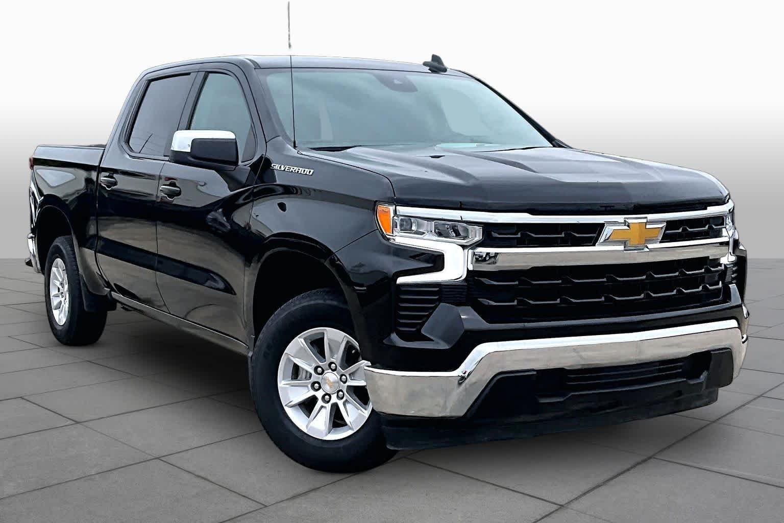 Used 2025 Black Chevrolet LT image 3