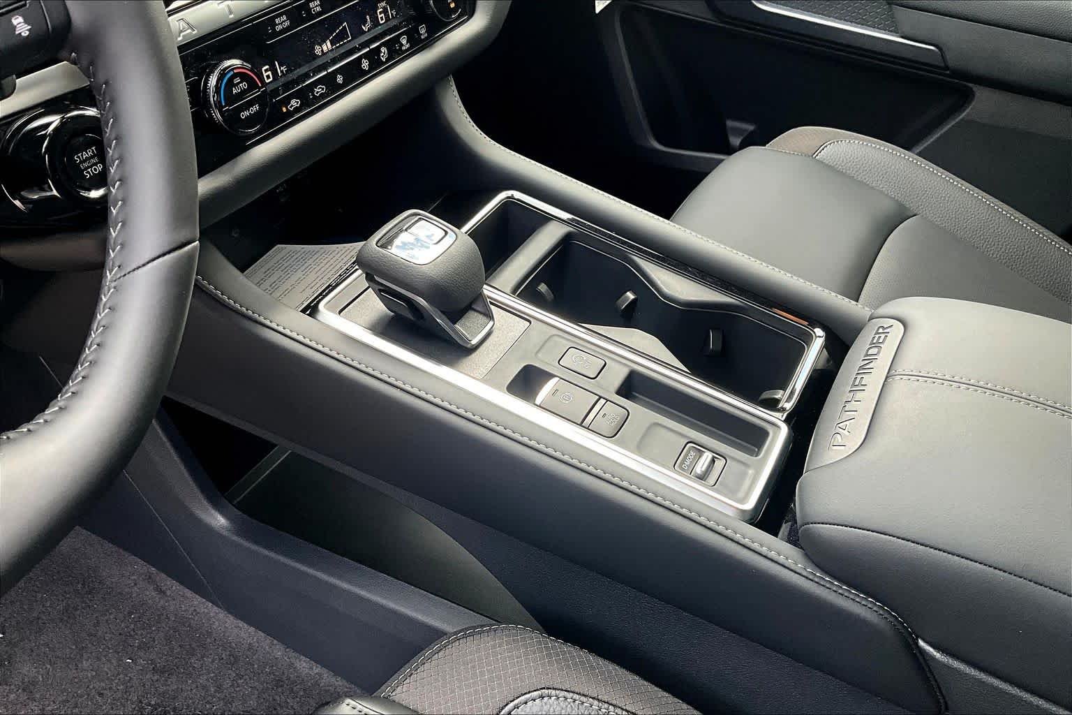 New 2026 Everest White Pearl Tricoat Nissan SL image 11
