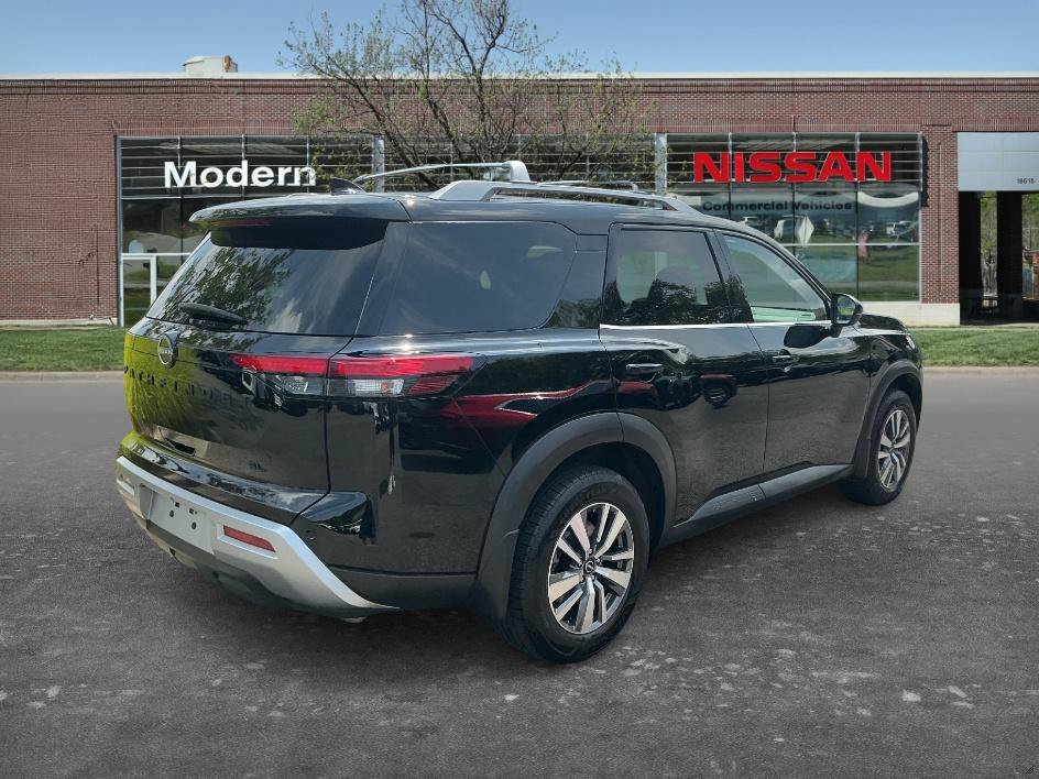 Used 2022 Super Black Nissan SL image 4