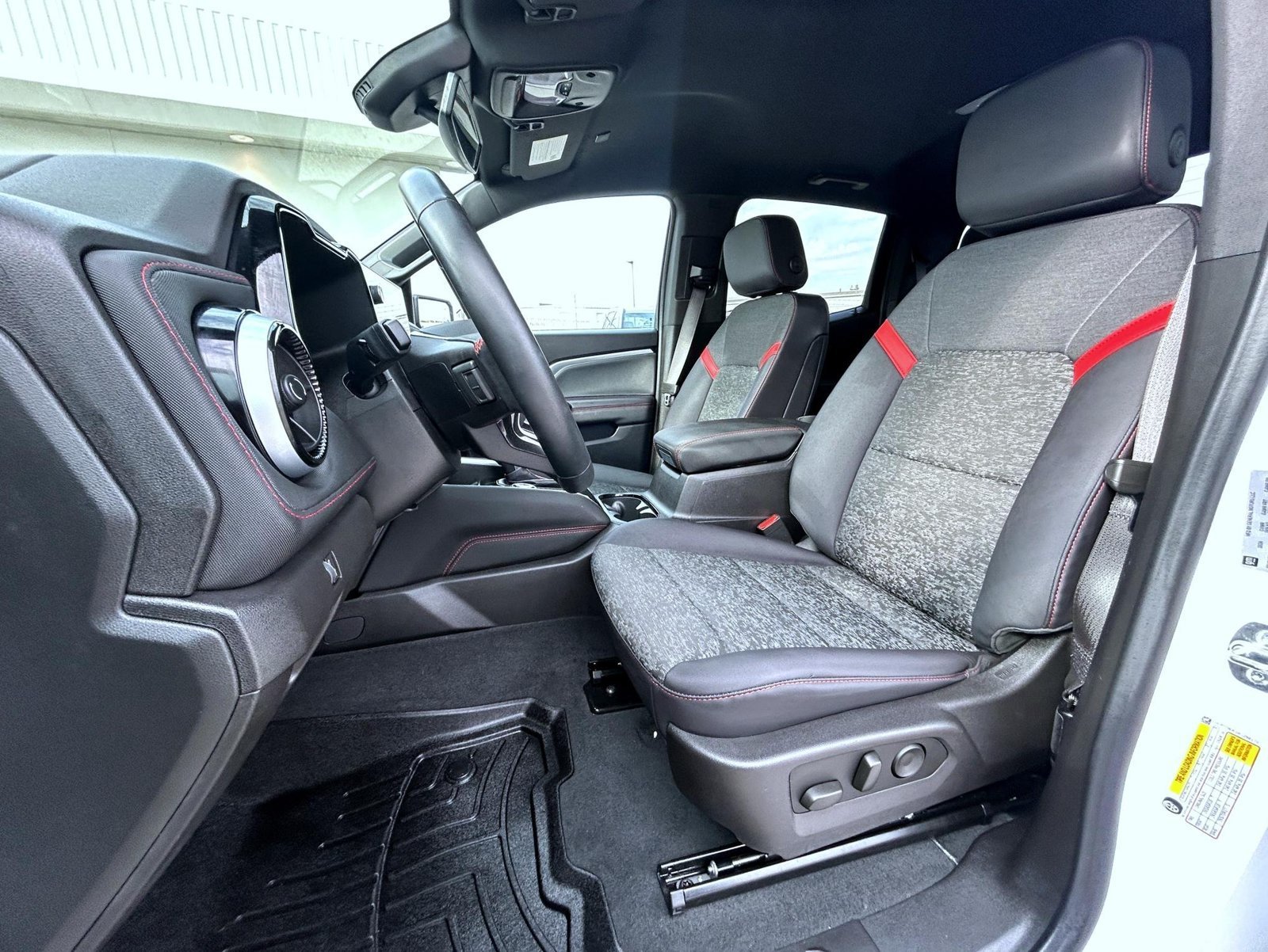 2024 Chevrolet Colorado Z71 - Photo 11