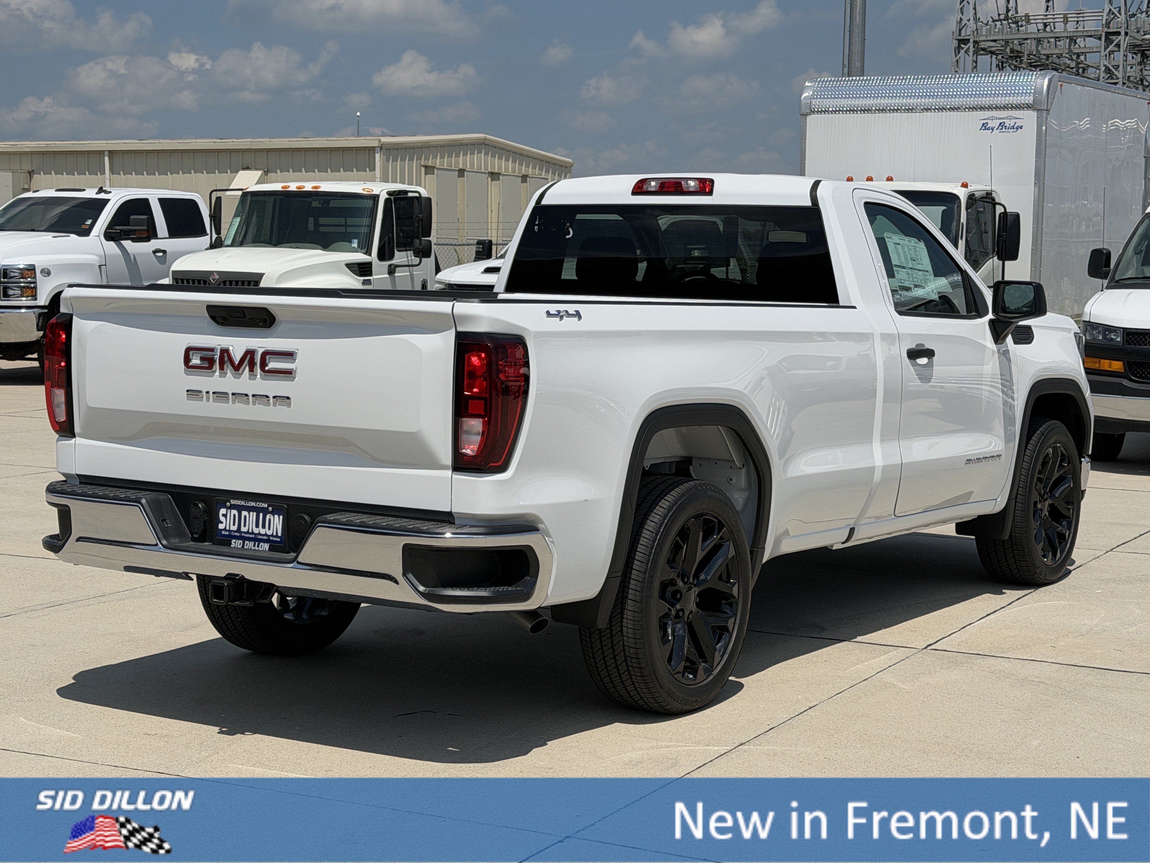 New 2026 Summit White GMC Pro image 4