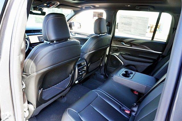 New 2026 Baltic Gray Metallic Clear-Coat Exterior Paint Jeep Limited image 22