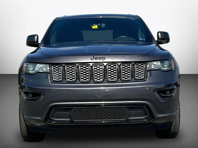 Used 2018 Gray Jeep Altitude image 2