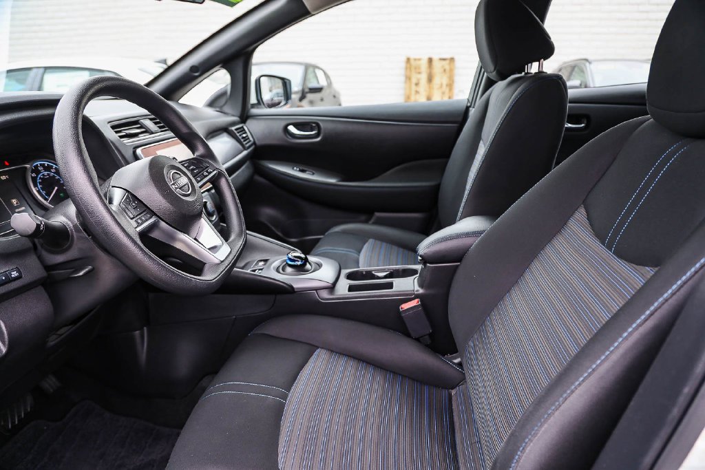 Used 2023 White Nissan S image 18