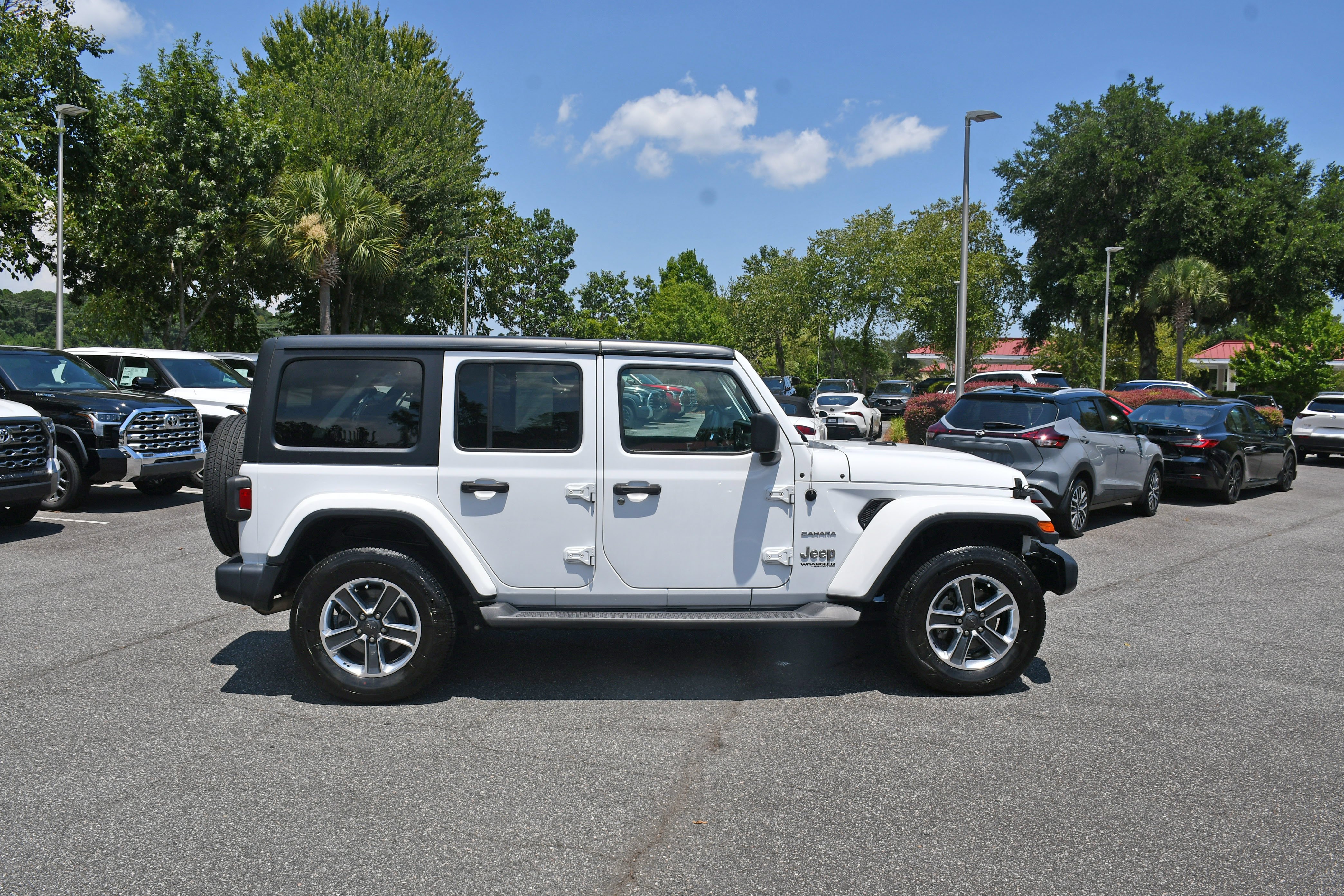 Used 2021 White Jeep Unlimited Sahara image 5