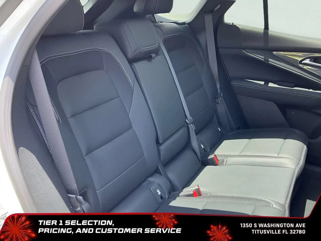 Used 2025 Summit White Chevrolet LT image 15