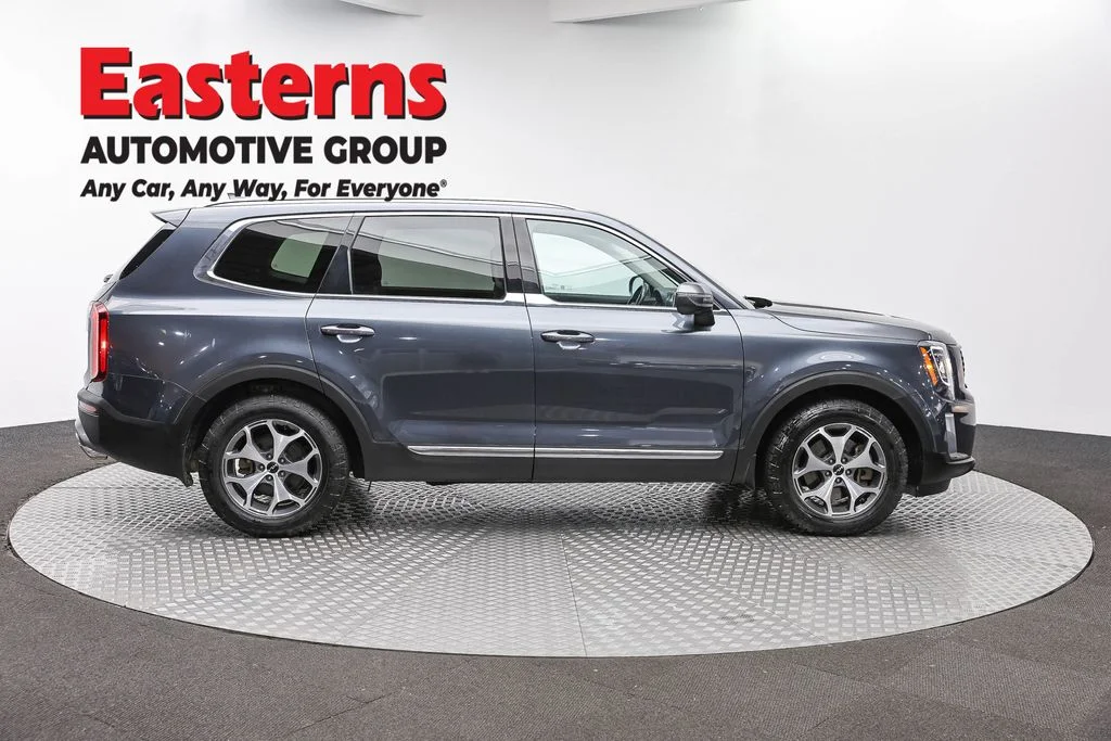 Used 2022 Gray Kia EX image 4