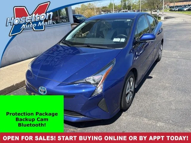 2016 Toyota Prius Three's photo