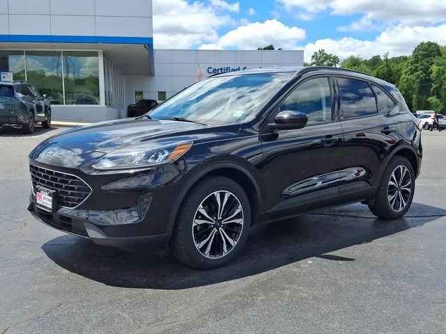 Used 2022 Black Ford SE image 4