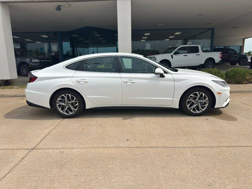 Used 2023 Serenity White Hyundai SEL image 11