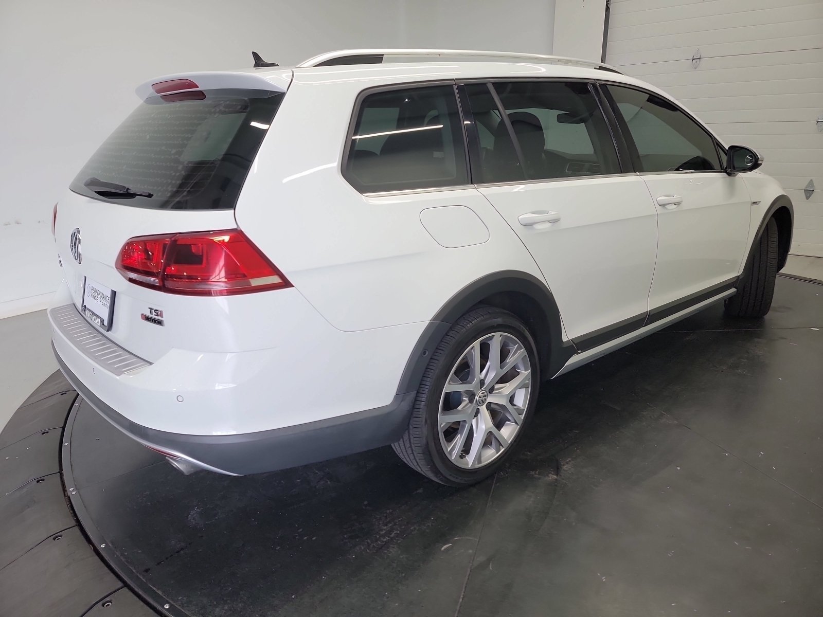 Used 2017 Pure White Volkswagen SEL image 15