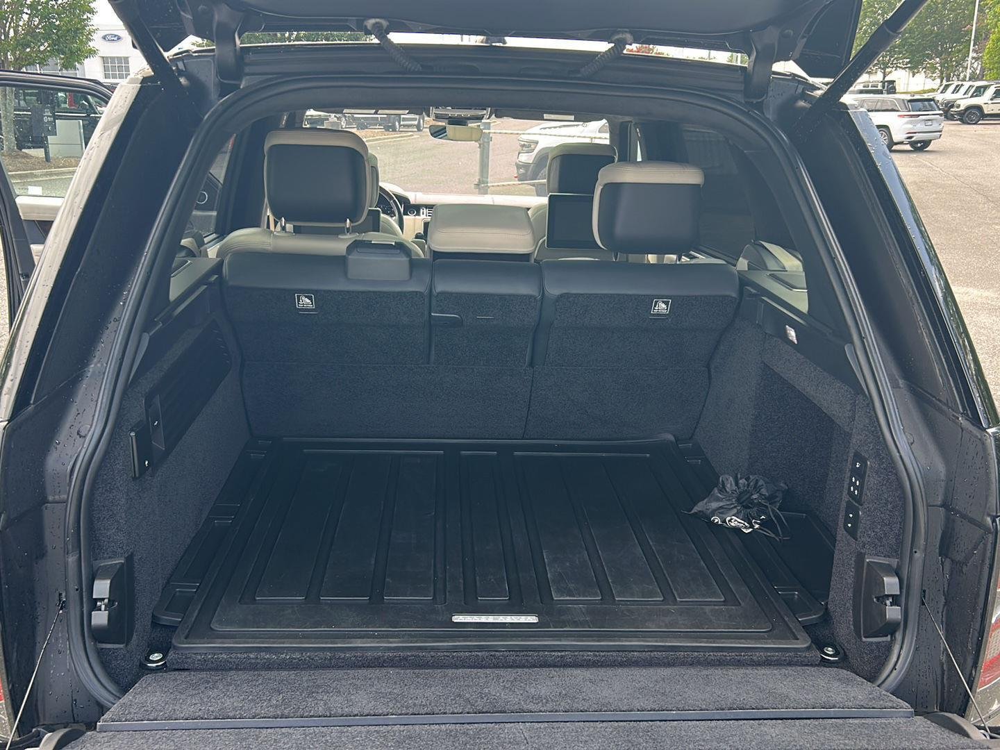 Used 2020 Santorini Black Metallic Land Rover Autobiography image 20