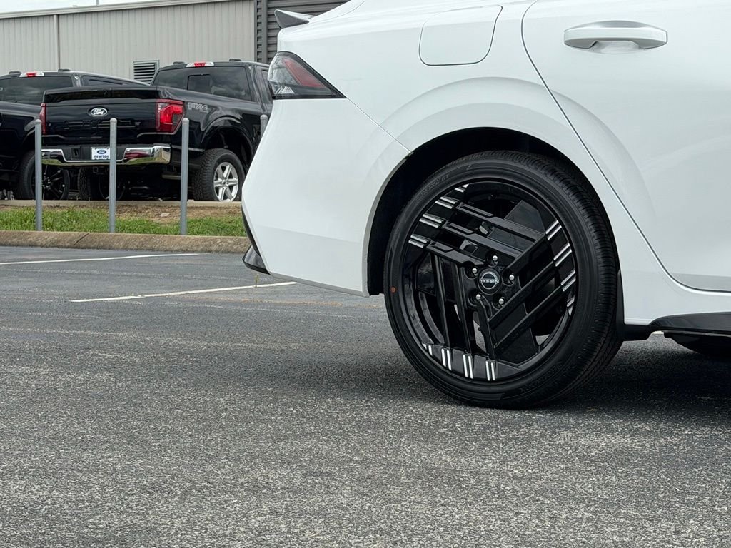New 2026 Aspen White TriCoat / Super Black Two-tone Nissan SR image 33