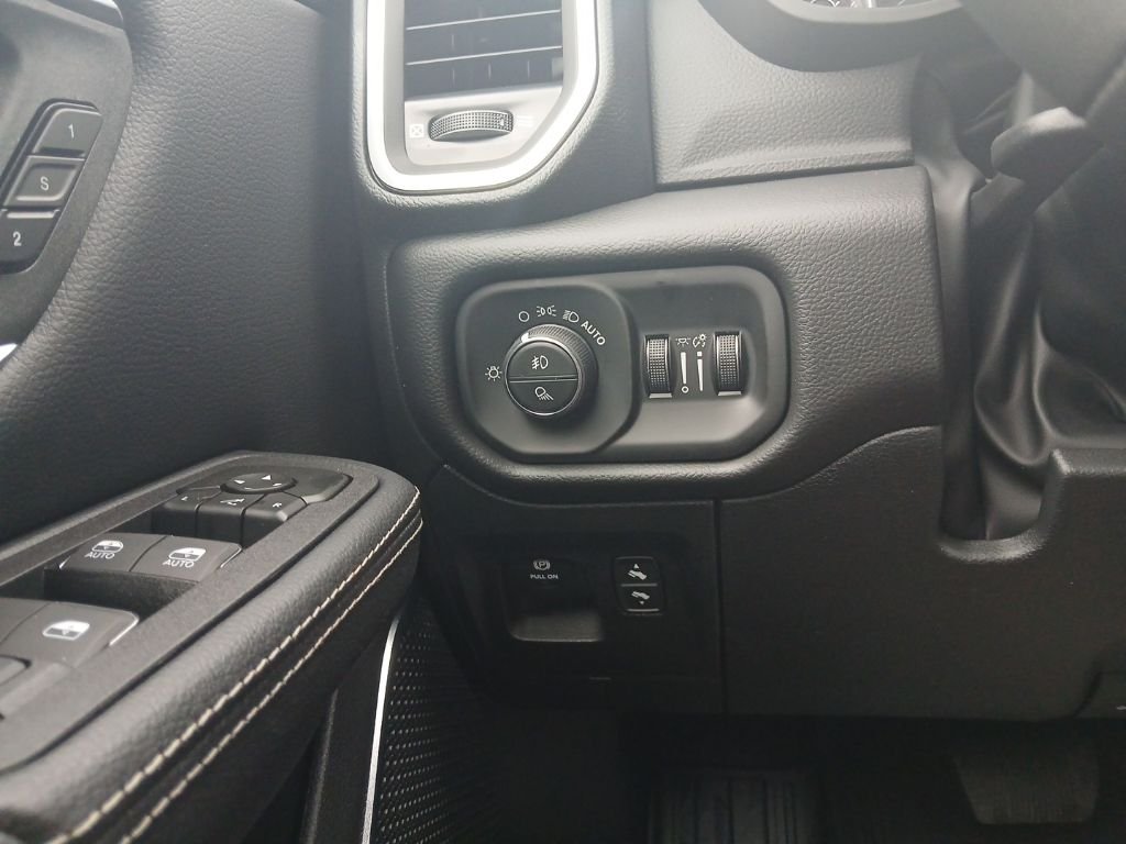 2026 RAM 1500 Laramie - Photo 15