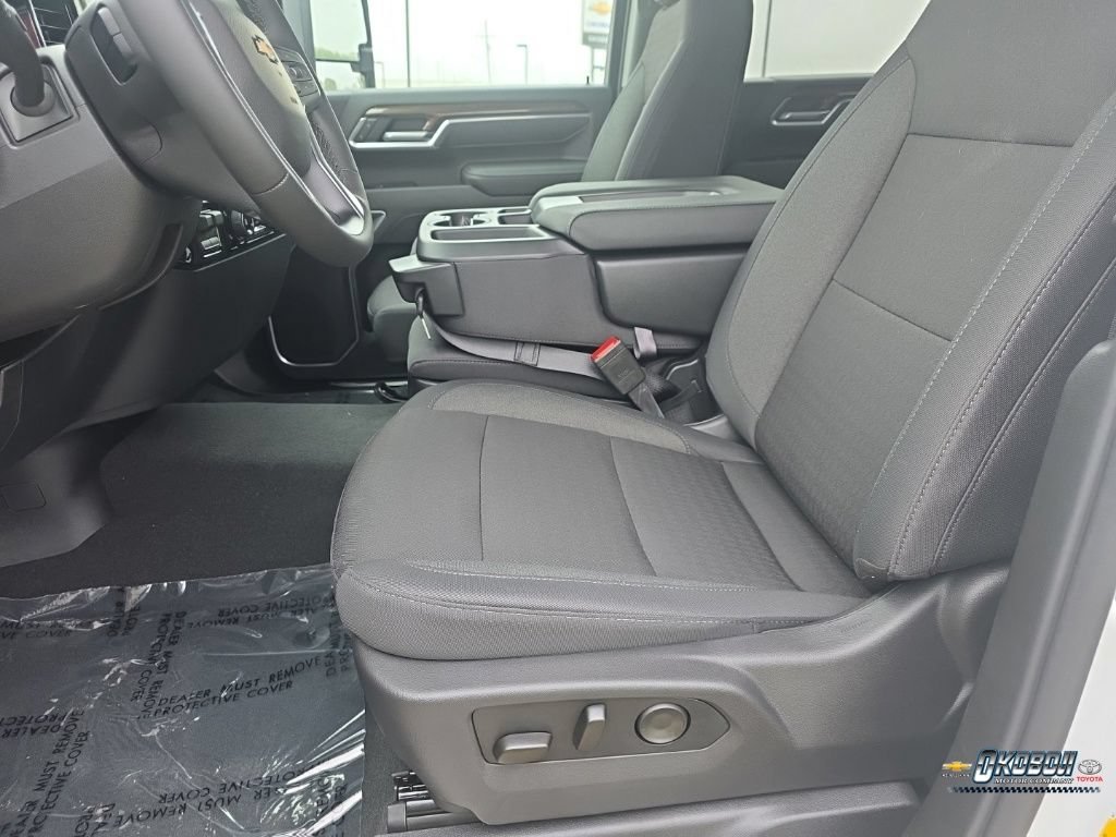New 2026 Summit White Chevrolet LT image 18