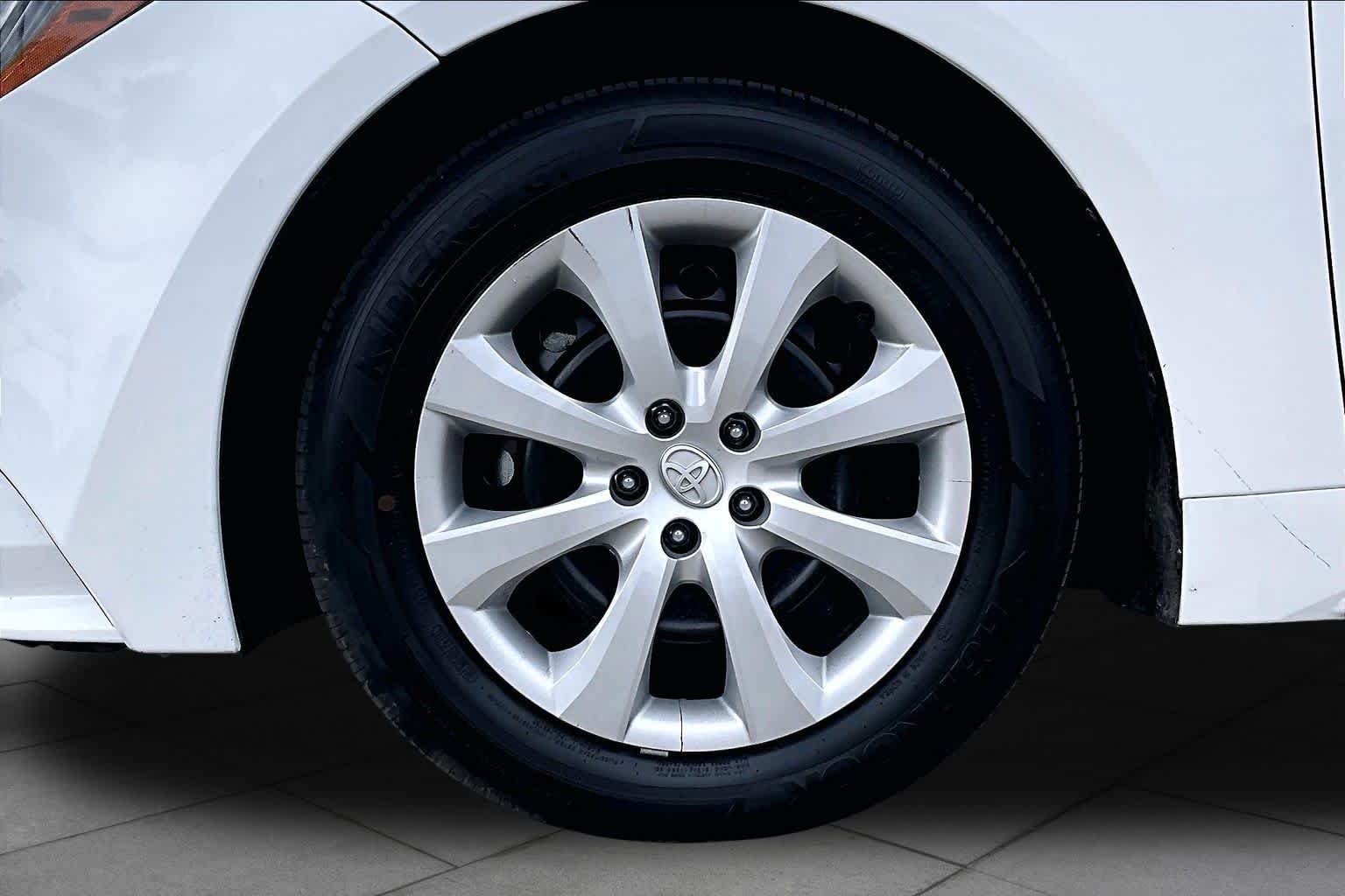 Used 2025 Ice Cap Toyota LE image 11