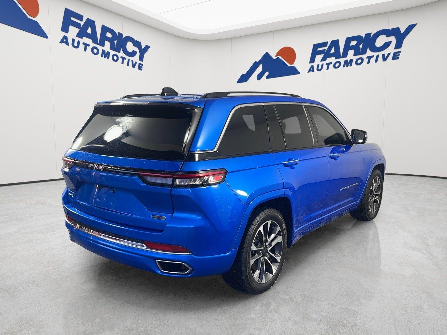 Used 2023 Hydro Blue Pearlcoat Jeep Overland image 6