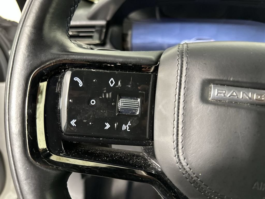 Used 2025  Land Rover Dynamic SE image 7