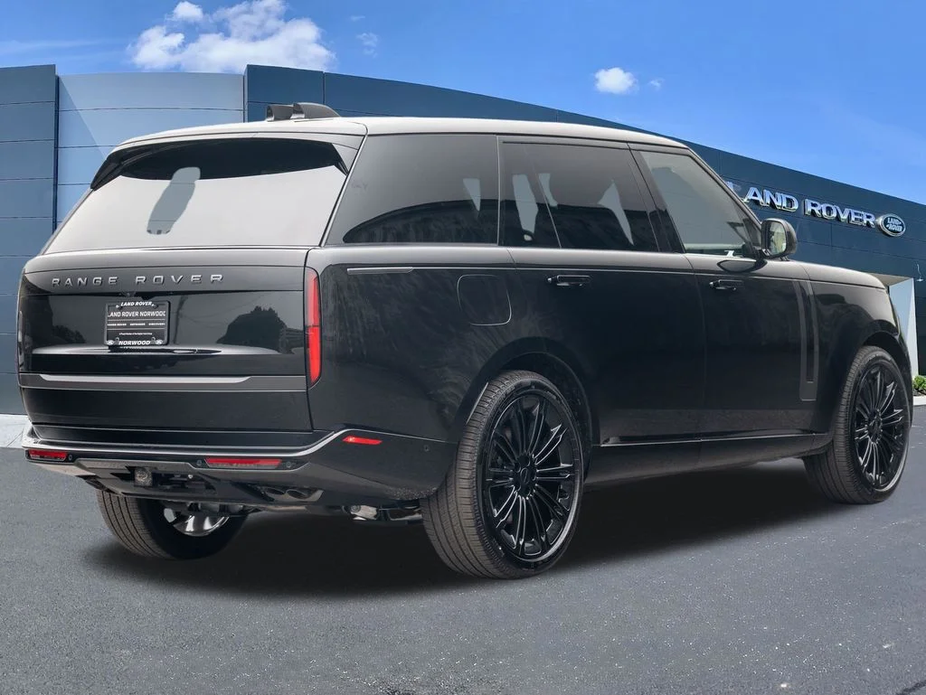 New 2026 Santorini Black Land Rover SE image 4