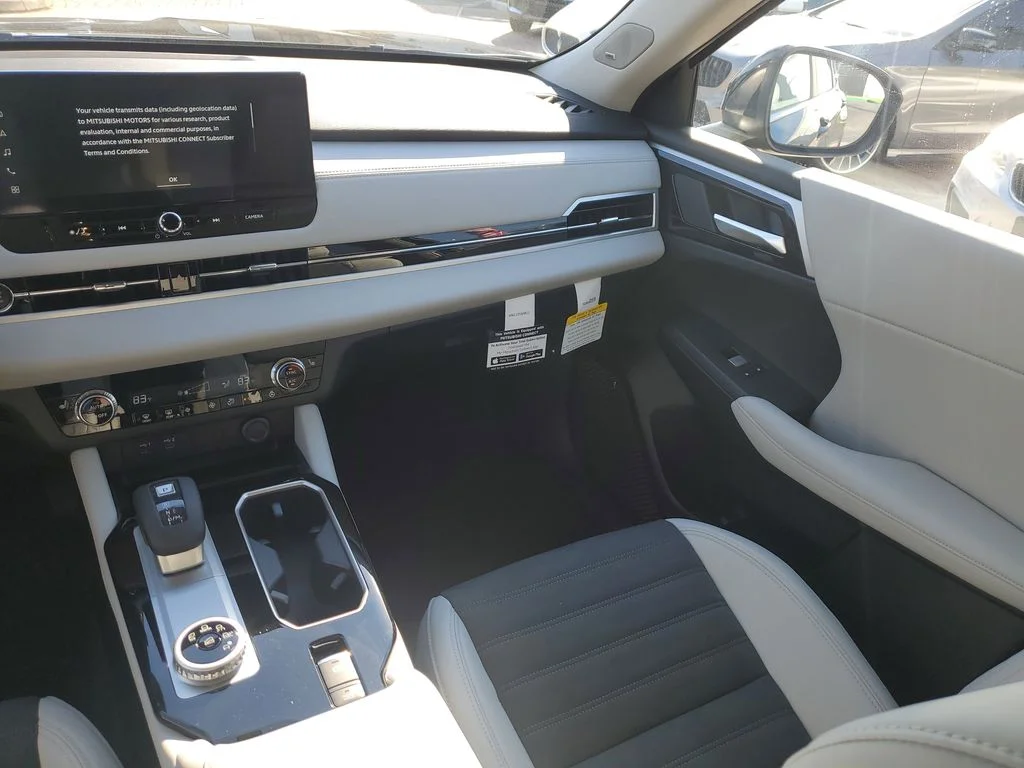 2026 Mitsubishi Outlander SE - Photo 14
