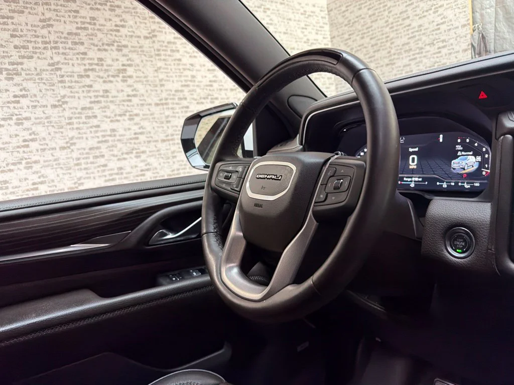 Used 2024 White Frost Tricoat GMC Denali image 21