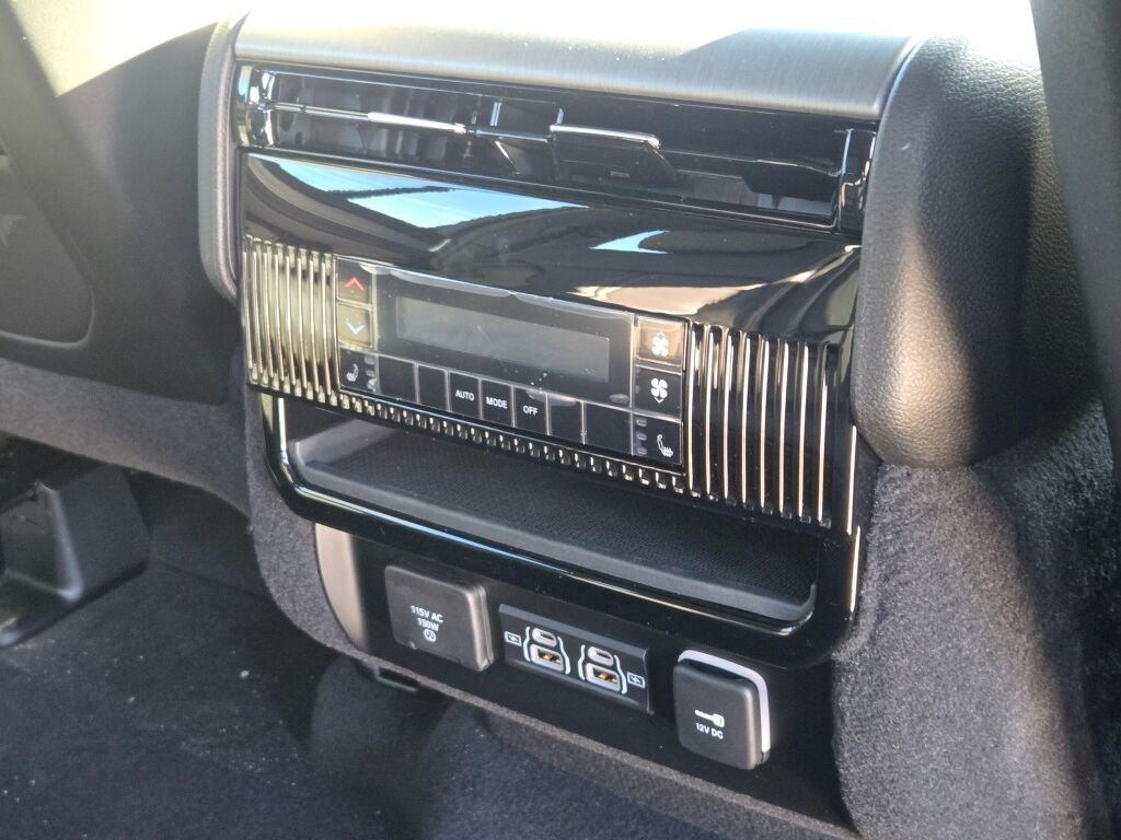 New 2026 Silver-Zynith Exterior Paint Jeep Limited Altitude image 13