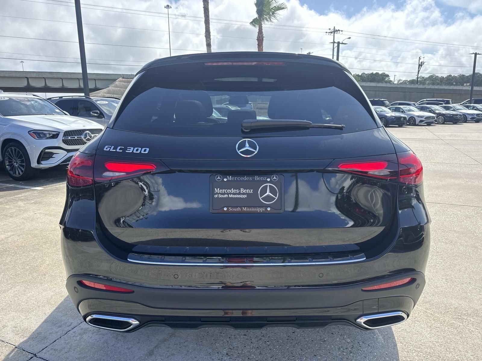 New 2026 Black Mercedes-Benz GLC 300 image 5