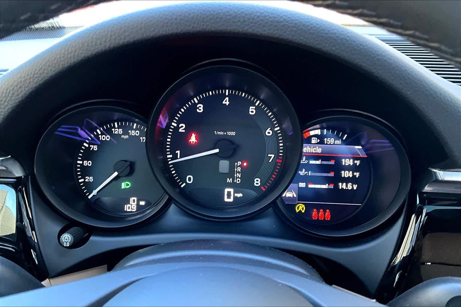 2026 Porsche Macan - Photo 25