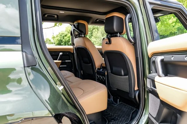 New 2026 Woolstone Green Land Rover X-Dynamic SE image 47