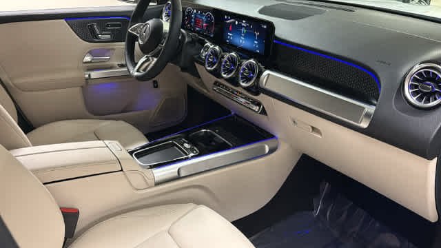 Used 2026 Polar White Mercedes-Benz GLB 250 image 37