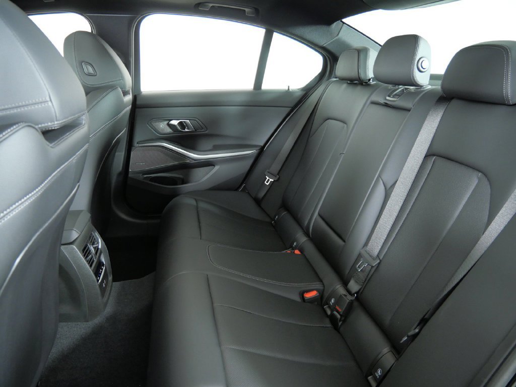 New 2026 Black Sapphire Metallic BMW 330i xDrive image 31