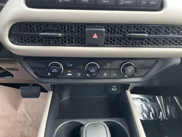 Used 2025  Honda LX image 18