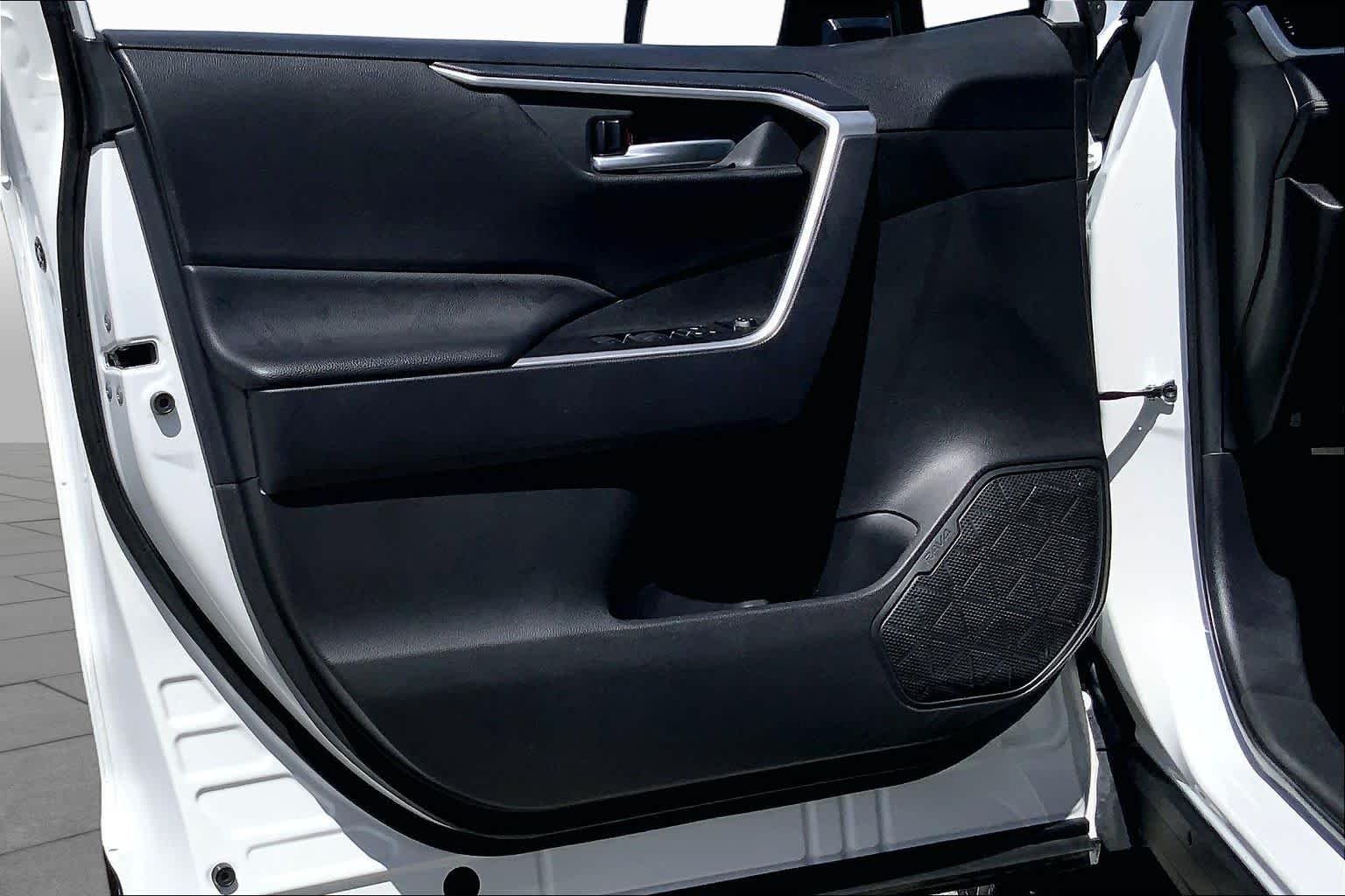 Used 2025 Ice Cap Toyota XLE image 21