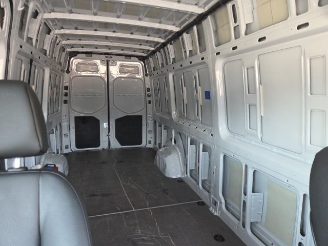 Used 2023  Mercedes-Benz Cargo 170 WB image 6