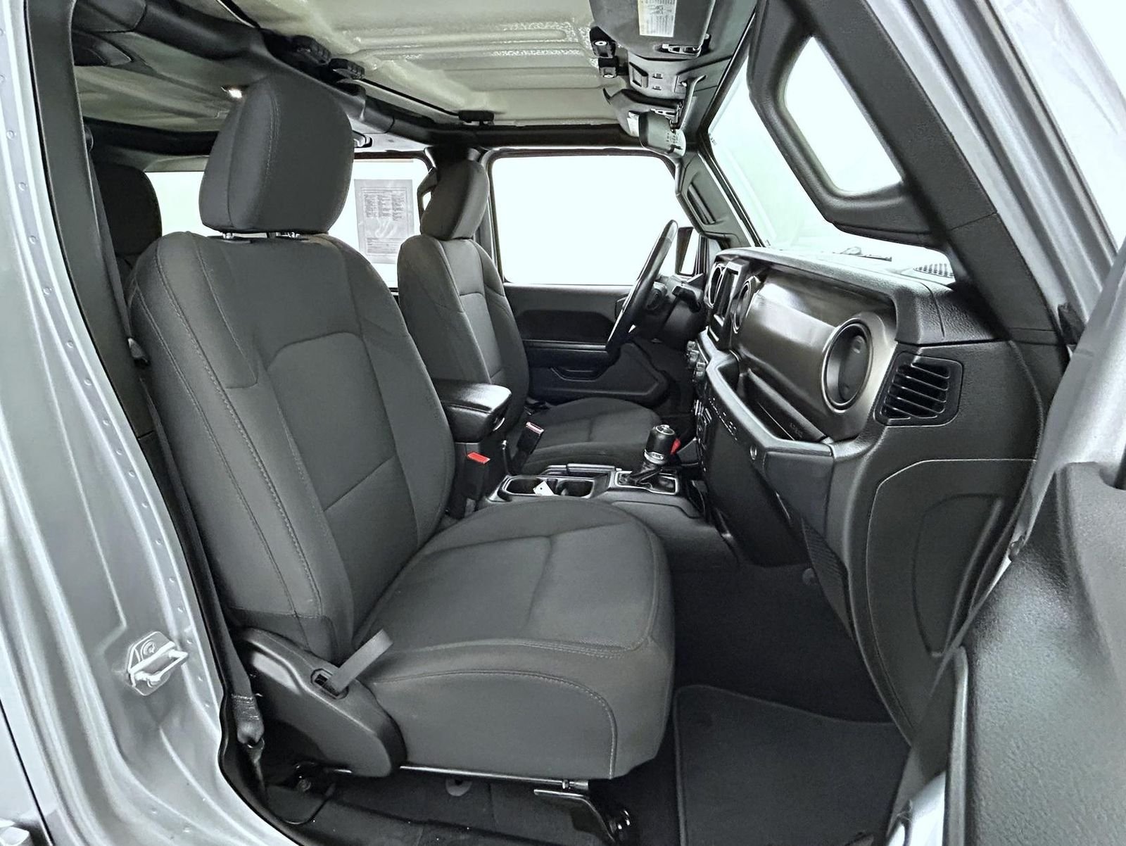 Used 2019 Silver Jeep Unlimited Sport S image 15