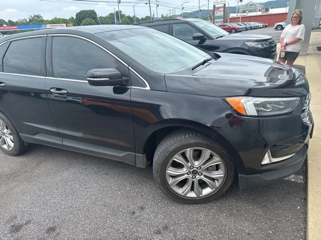 Used 2022 Black Ford Titanium image 5