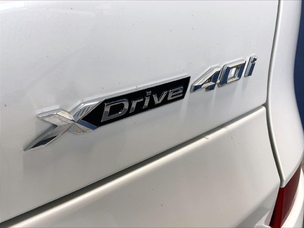 Used 2022 White BMW xDrive40i image 30