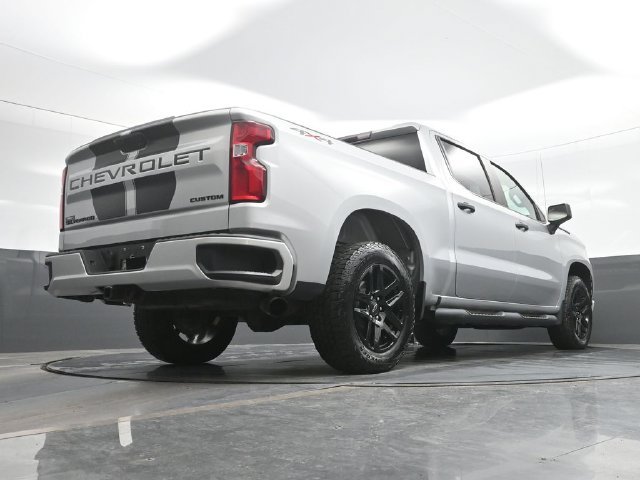 Used 2022 Silver Chevrolet Custom image 26