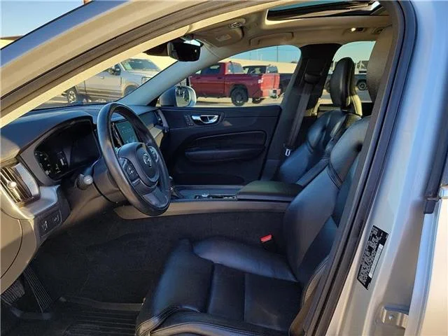 Used 2019 Bright Silver Metallic Volvo T6 Momentum All-wheel Drive image 10