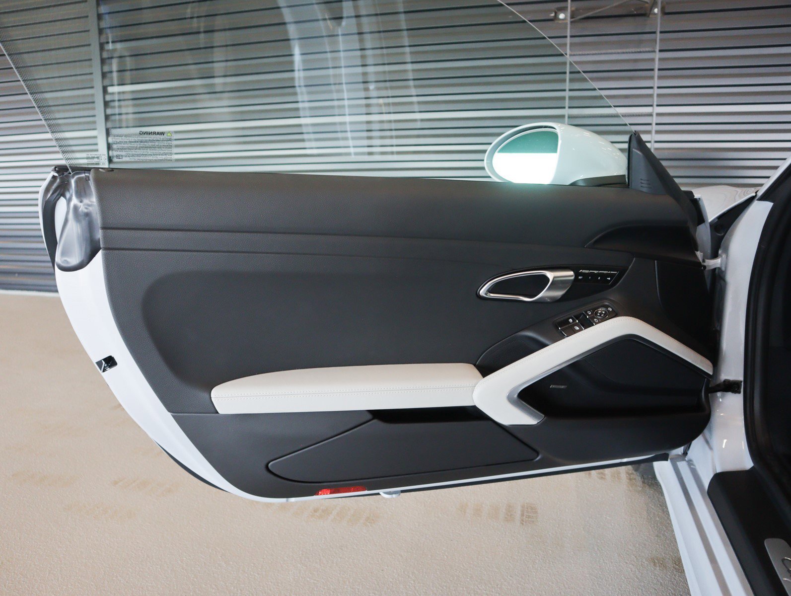 2025 Porsche 718 - Photo 25