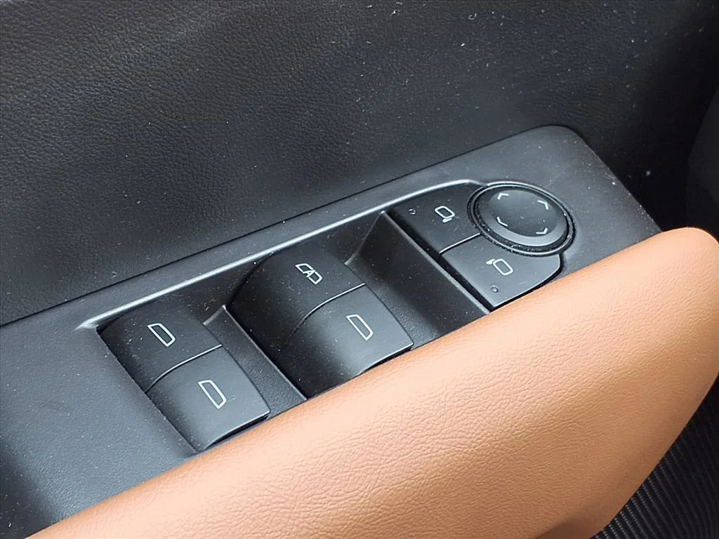 2026 GMC Canyon AT4 - Photo 13