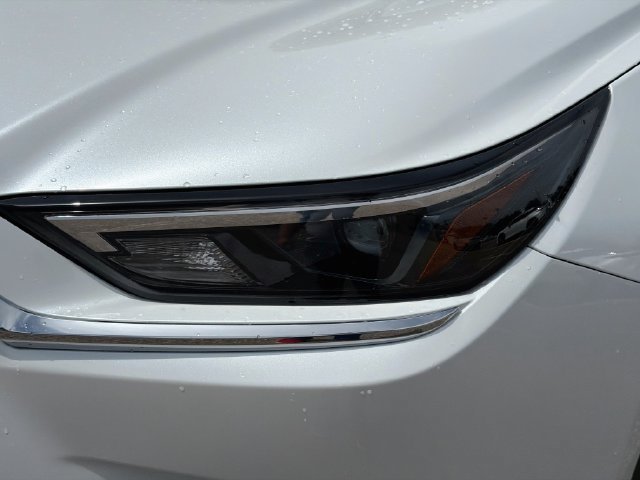 Used 2026 Pearl Toyota XLE image 9