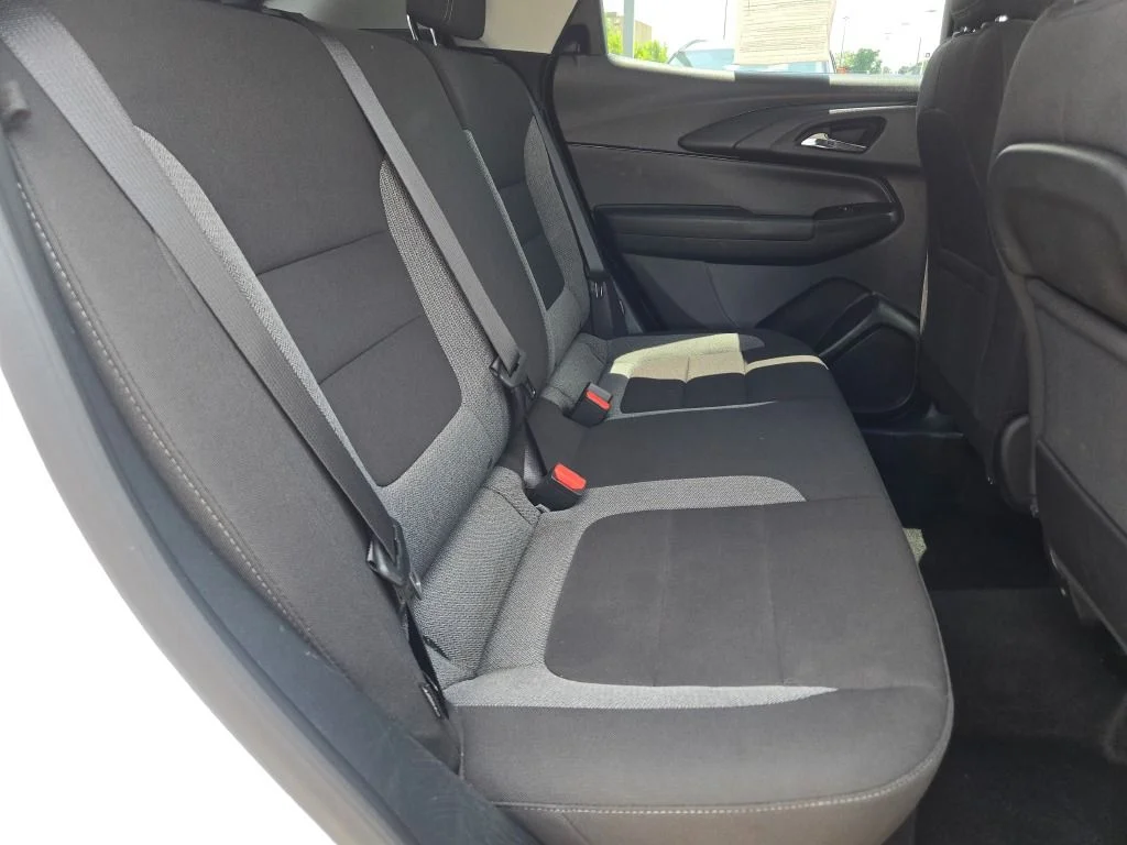 Used 2025 White Chevrolet LT image 9