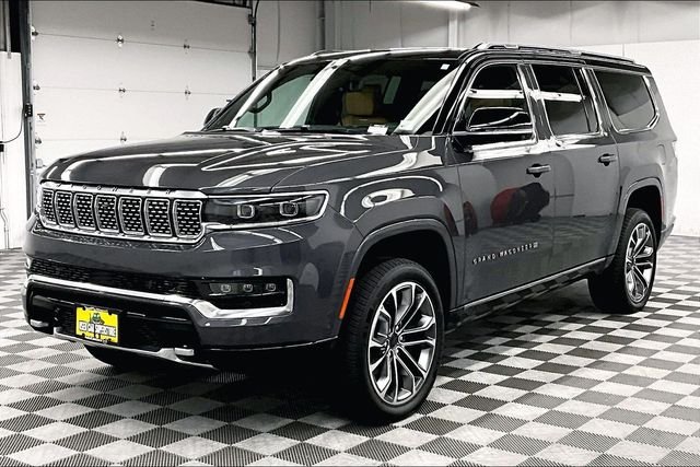 Used 2025 Baltic Gray Metallic Clearcoat Jeep Series III image 11