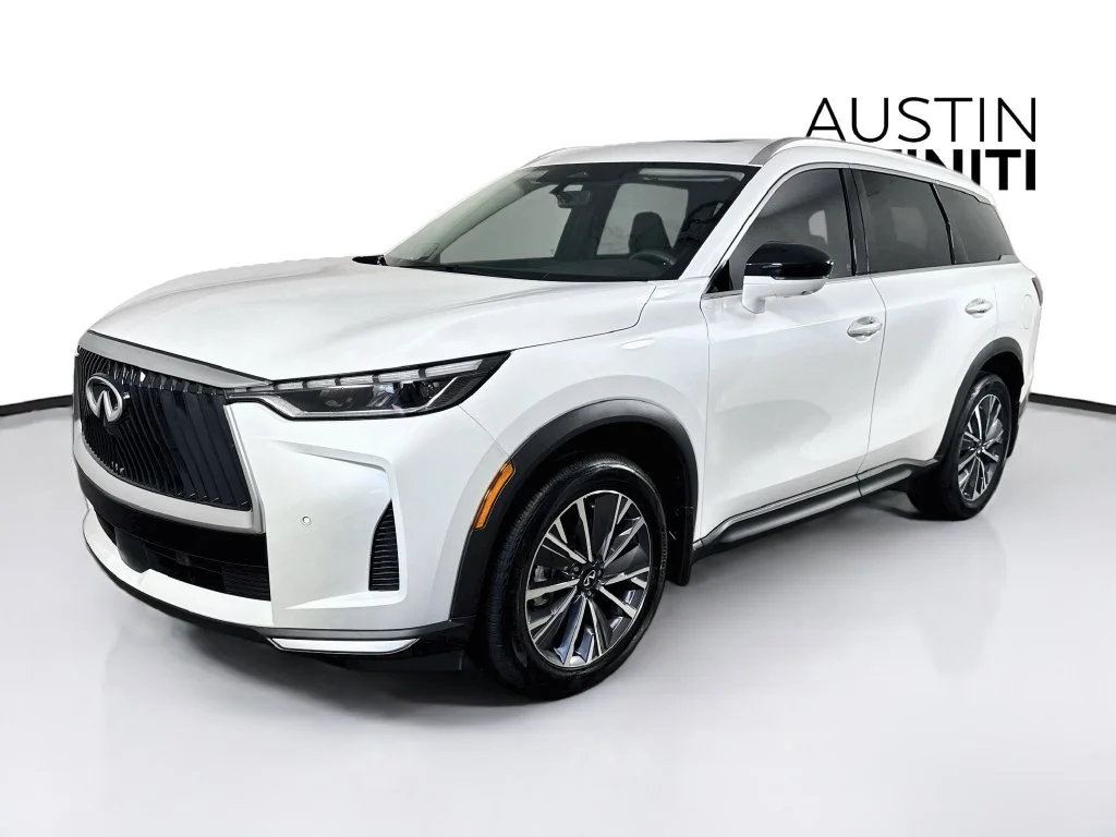 Certified Used 2027 White INFINITI LUXE image 5