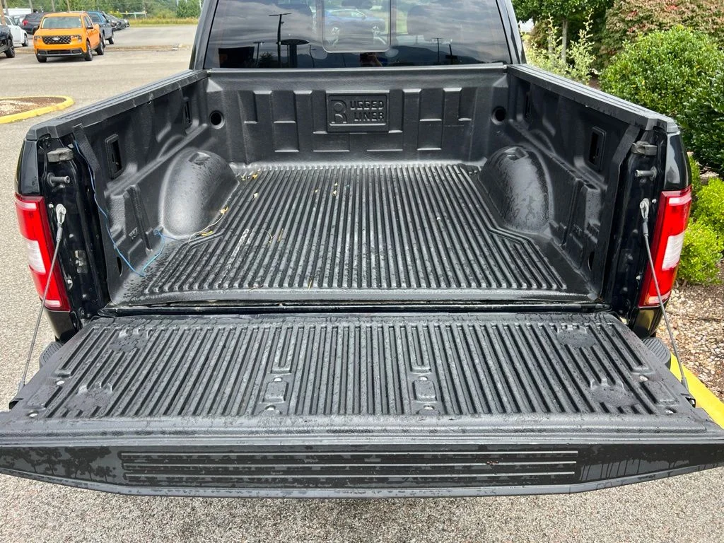 Used 2019 Black Metallic Ford Lariat image 9