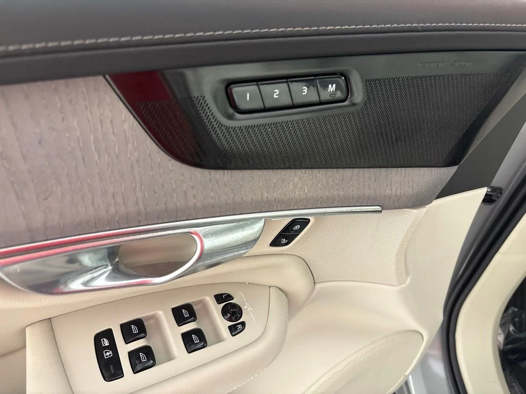 New 2026 Vapour Grey Volvo Ultra image 25