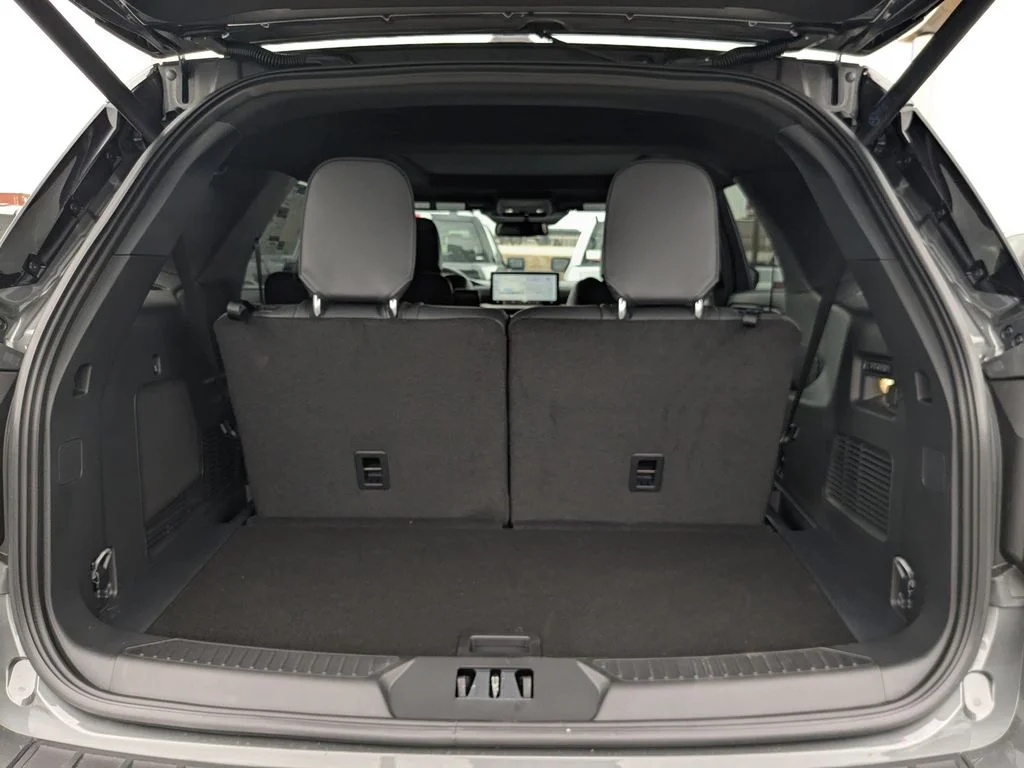 New 2026 Carbonized Gray Metallic Ford Tremor image 13