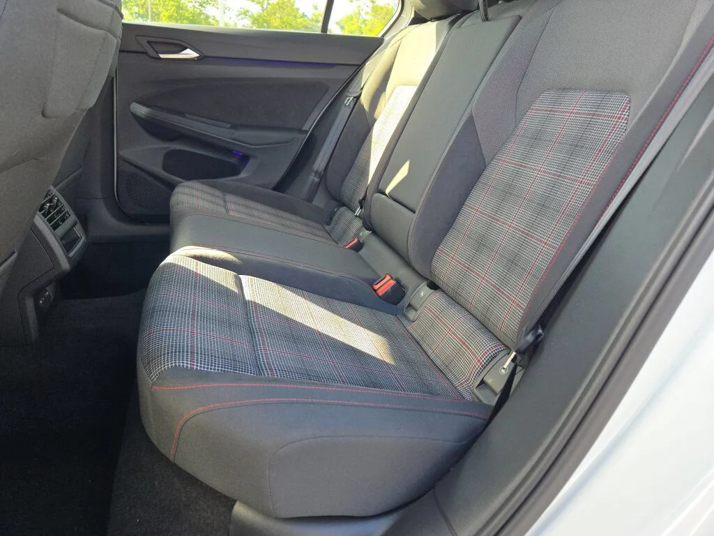 Used 2024  Volkswagen S image 17
