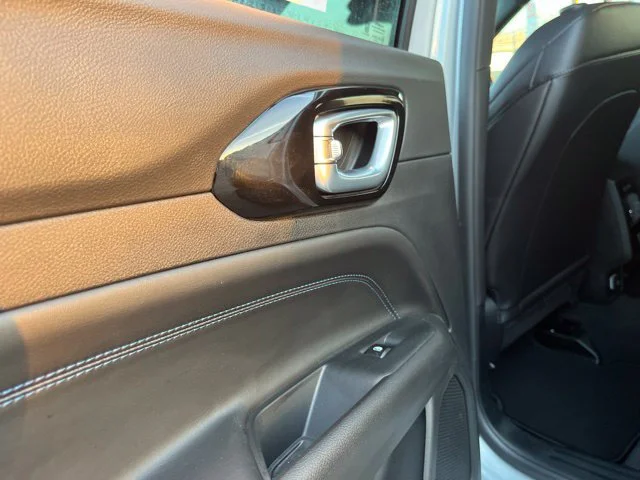 Used 2026 Silver Jeep Latitude image 11